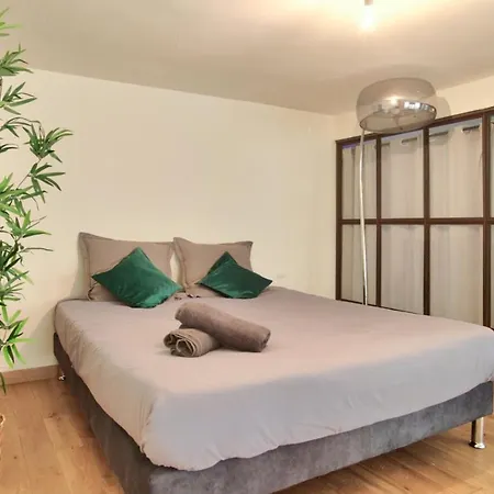 2 Bedrooms Le Marais Nazareth アパート *