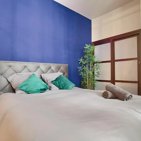 2 Bedrooms Le Marais Nazareth Paris