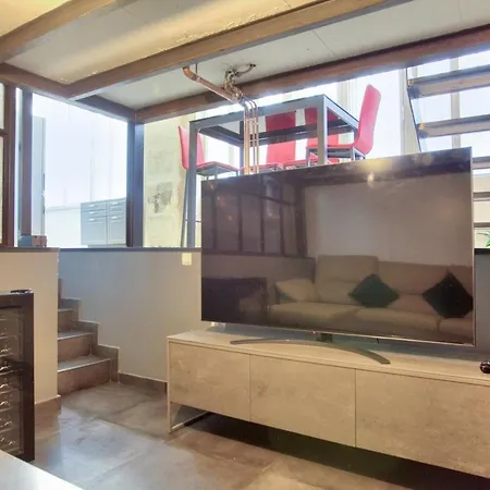 2 Bedrooms Le Marais Nazareth Apartment *